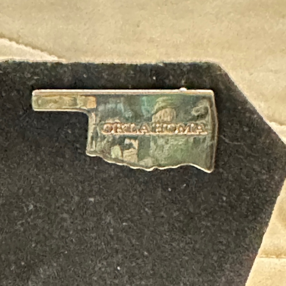 Vintage. Gold tone, Oklahoma State pin/tack by Avon